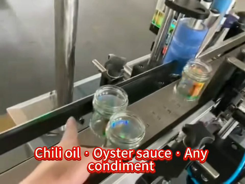 Equipment operating: Jar Labeling Machine